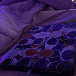 Meet your Posher, Gloria